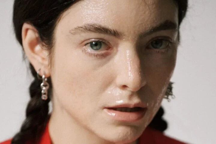 ロードは、4年ぶりの最初のオリジナルソロ曲「What Was That」でカタルシスを復帰させます